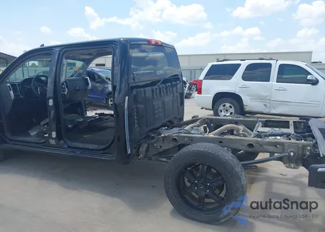 2017 Chevrolet Silverado 1500 1Lt z USA, uszkodzony, nr VIN 3GCPCREC1HG321341